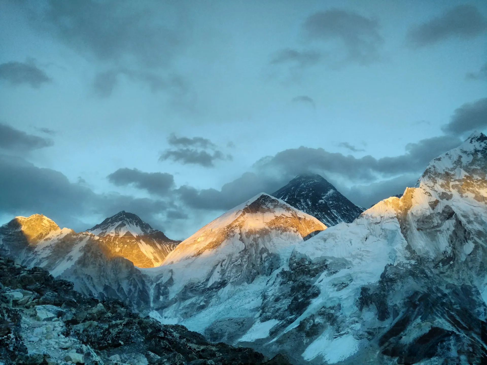 The last sun catching the highest summits above a glacier.